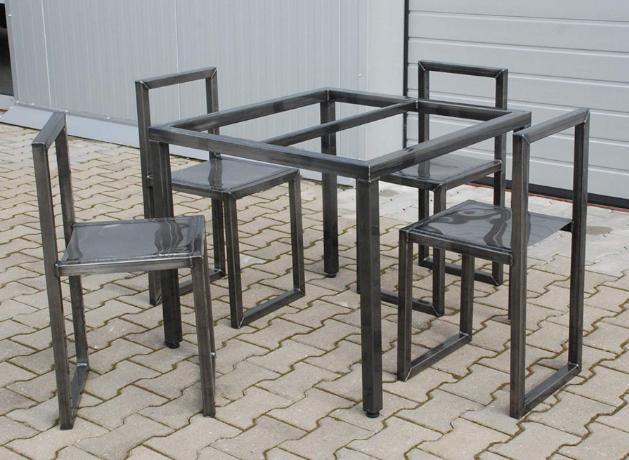 stół z krzesłami - konstrukcje stalowe